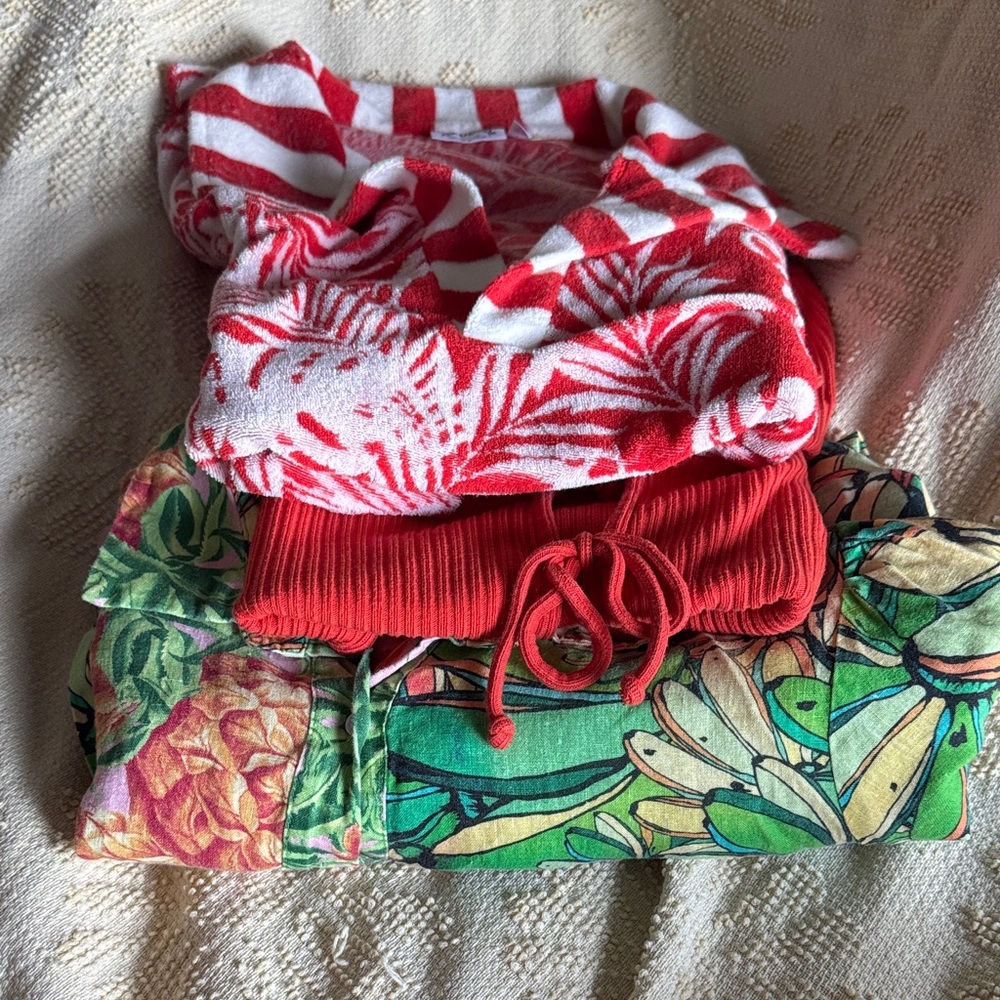 Lot of 3 designer pieces